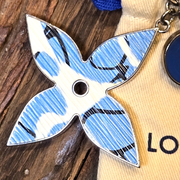 #48 Louis Vuitton Epi Aqua Flower Charm - Picture 4 of 10